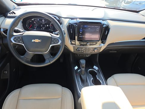 Used 2023 Chevrolet Traverse Premier FWD image 9