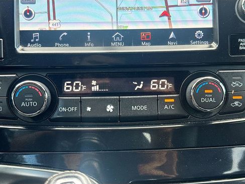 Used 2018 Nissan Maxima SR image 17