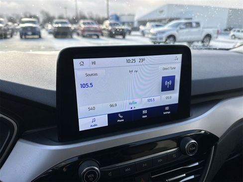 Used 2022 Ford Escape SE w/ SE Sport Appearance Package image 16