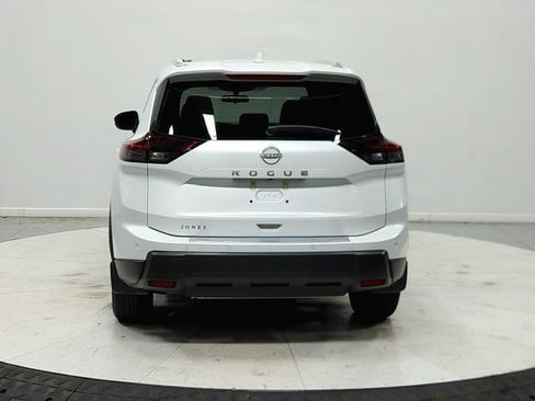 Used 2025 Nissan Rogue SV w/ SV Premium Package FWD image 7