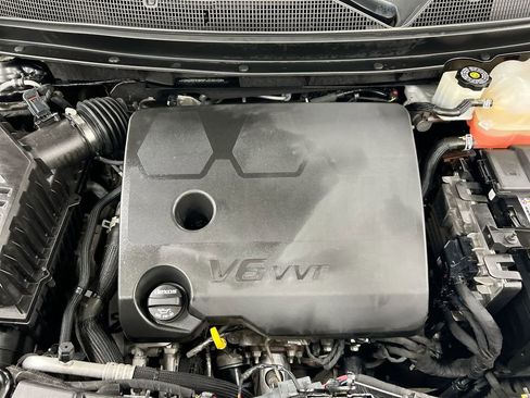 Used 2023 Chevrolet Traverse LS FWD image 25
