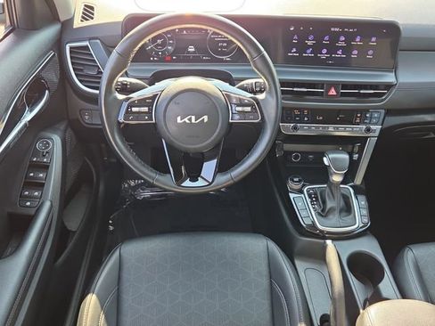 Used 2025 Kia Seltos EX FWD image 14