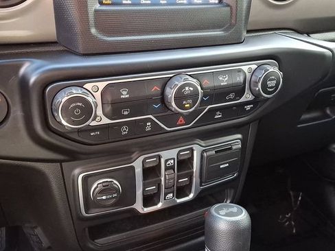 Used 2021 Jeep Wrangler Unlimited Sport AWD/4WD image 18