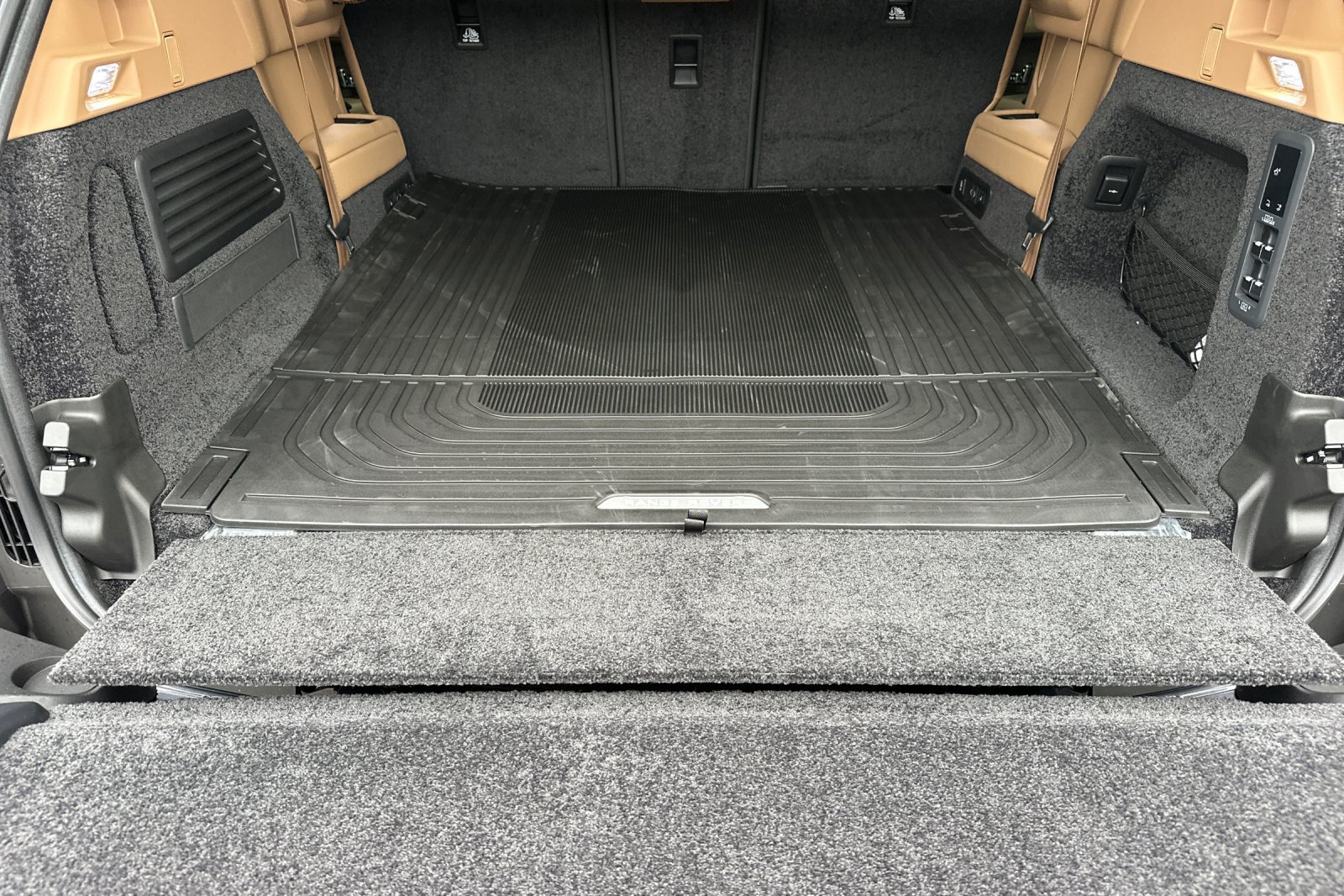 New 2026 Land Rover Range Rover Long Wheelbase SE AWD/4WD image 15