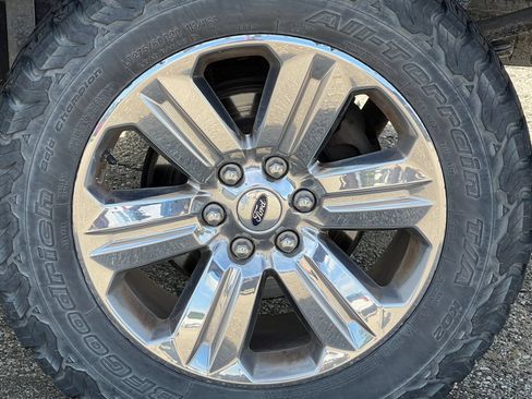 Used 2018 Ford F150 Lariat w/ Equipment Group 502A Luxury AWD/4WD image 7