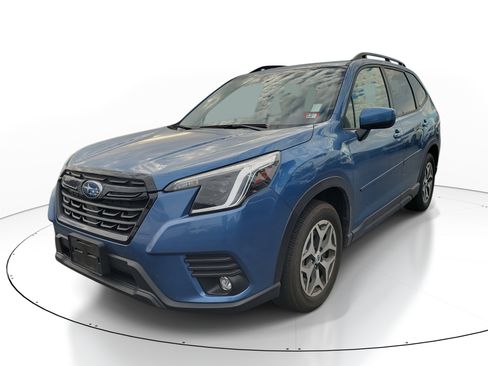 Used 2024 Subaru Forester Premium image 2