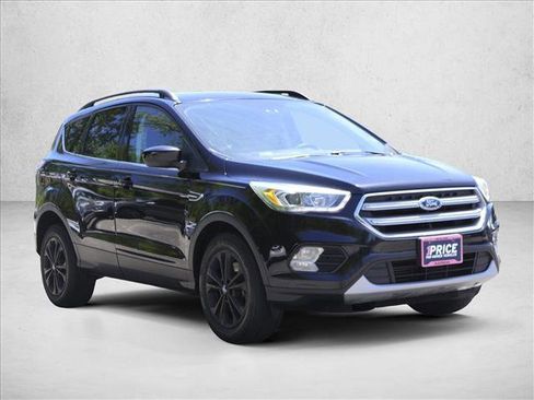 Used 2017 Ford Escape SE w/ Equipment Group 201A AWD/4WD image 3