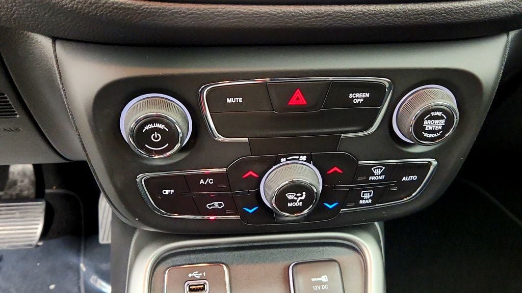 Used 2019 Jeep Compass Latitude FWD image 18