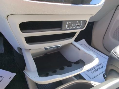 Used 2024 Chrysler Pacifica Touring-L image 29