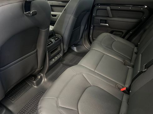 Used 2025 Land Rover Defender 110 S image 26