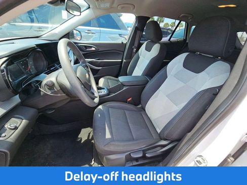 Used 2025 Chevrolet Trax LS FWD image 11
