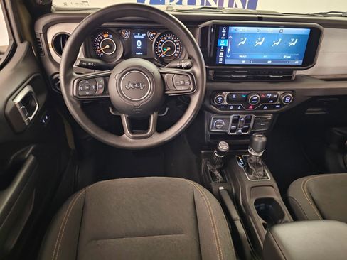 Used 2025 Jeep Wrangler Sport image 15