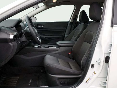 Used 2025 Nissan Altima 2.5 SV FWD image 17