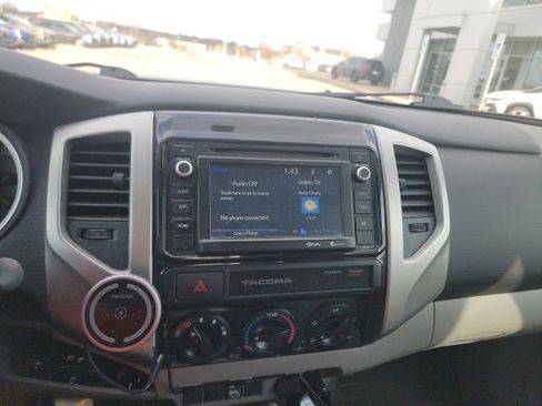 Used 2015 Toyota Tacoma PreRunner image 11