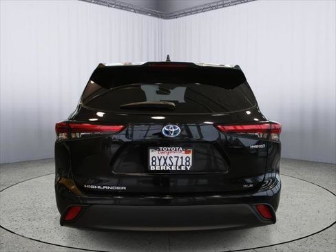 Certified 2021 Toyota Highlander XLE image 7