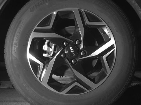 Used 2025 Kia Sportage LX image 15