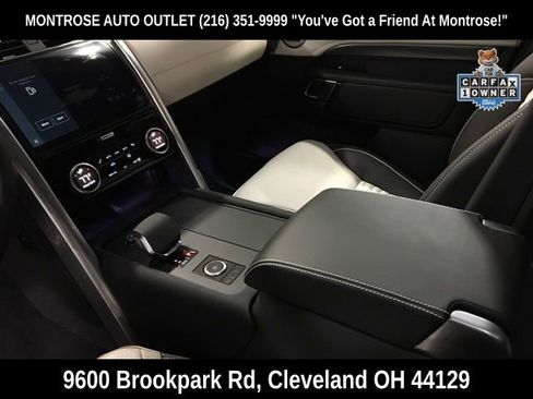 Used 2024 Land Rover Discovery Metropolitan Edition image 14