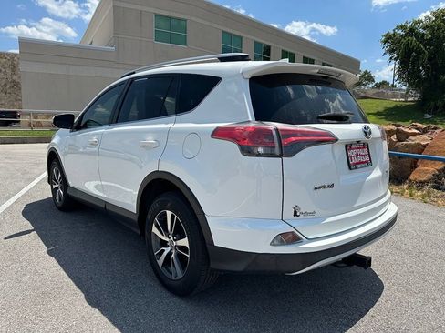 Used 2018 Toyota RAV4 XLE FWD image 2