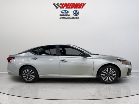 Used 2025 Nissan Altima 2.5 SV FWD image 4