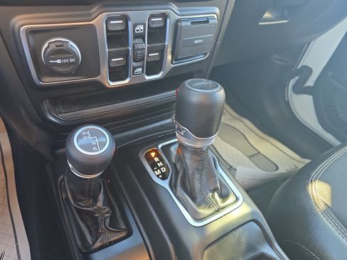 Used 2021 Jeep Gladiator Sport image 27