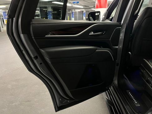 Used 2022 Cadillac Escalade Premium Luxury w/ LPO, Illumination Package image 20