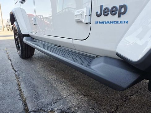 Used 2025 Jeep Wrangler Unlimited Sahara image 17