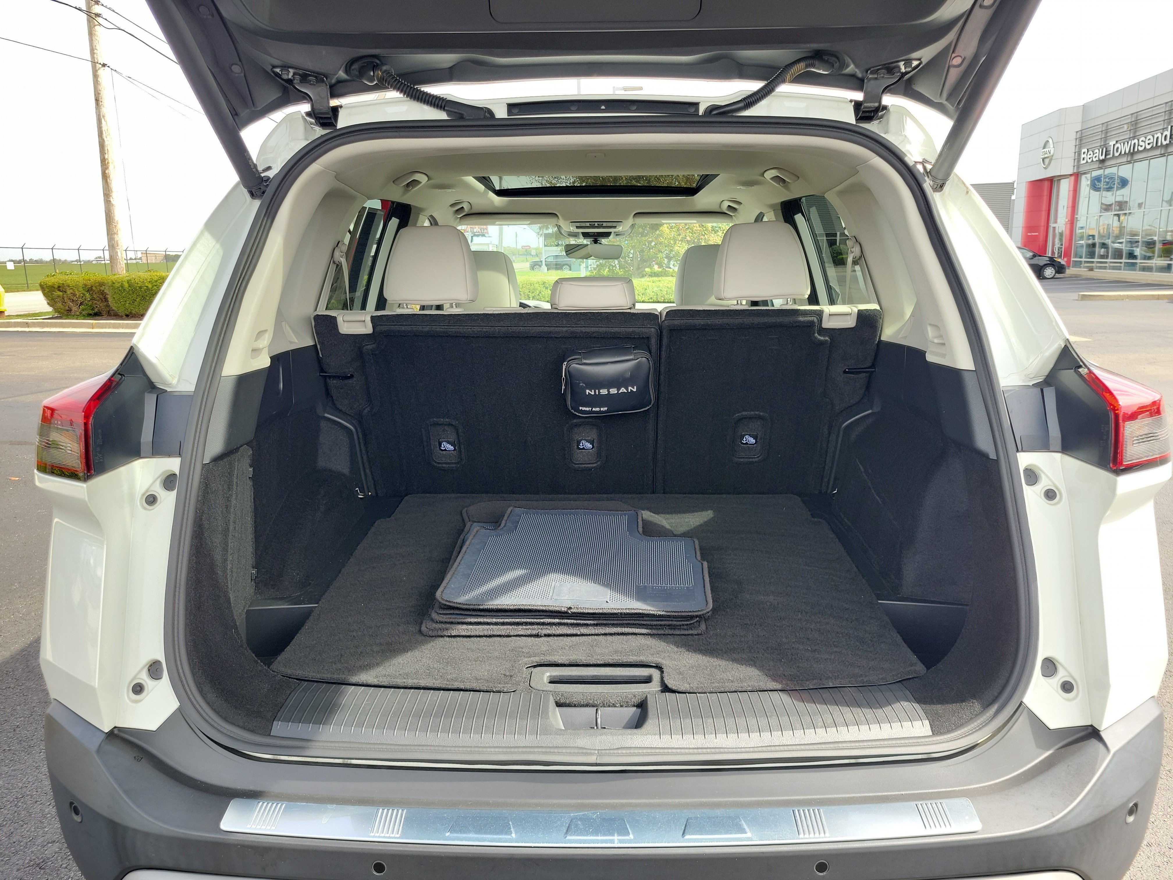Used 2023 Nissan Rogue SV w/ SV Premium B Package AWD/4WD image 8