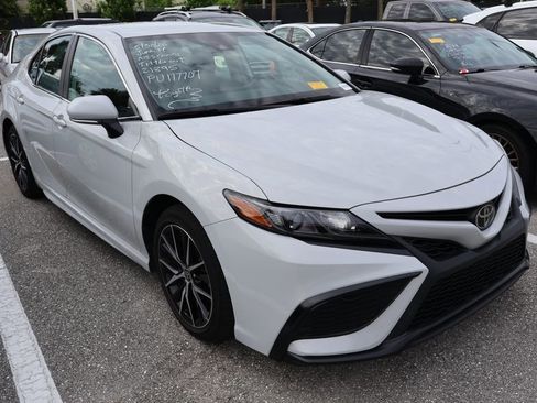 Used 2023 Toyota Camry SE FWD image 6