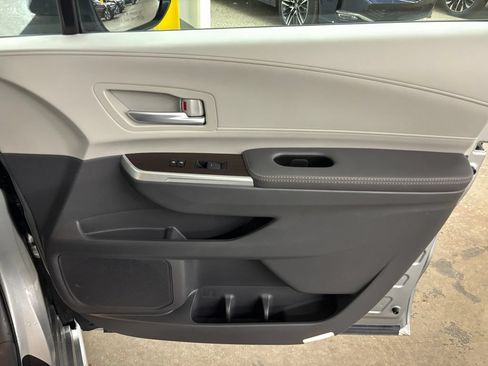 Used 2024 Toyota Sienna XLE w/ XLE Plus Package FWD image 19