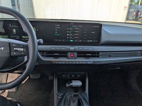 Used 2025 Kia K4 FWD image 3
