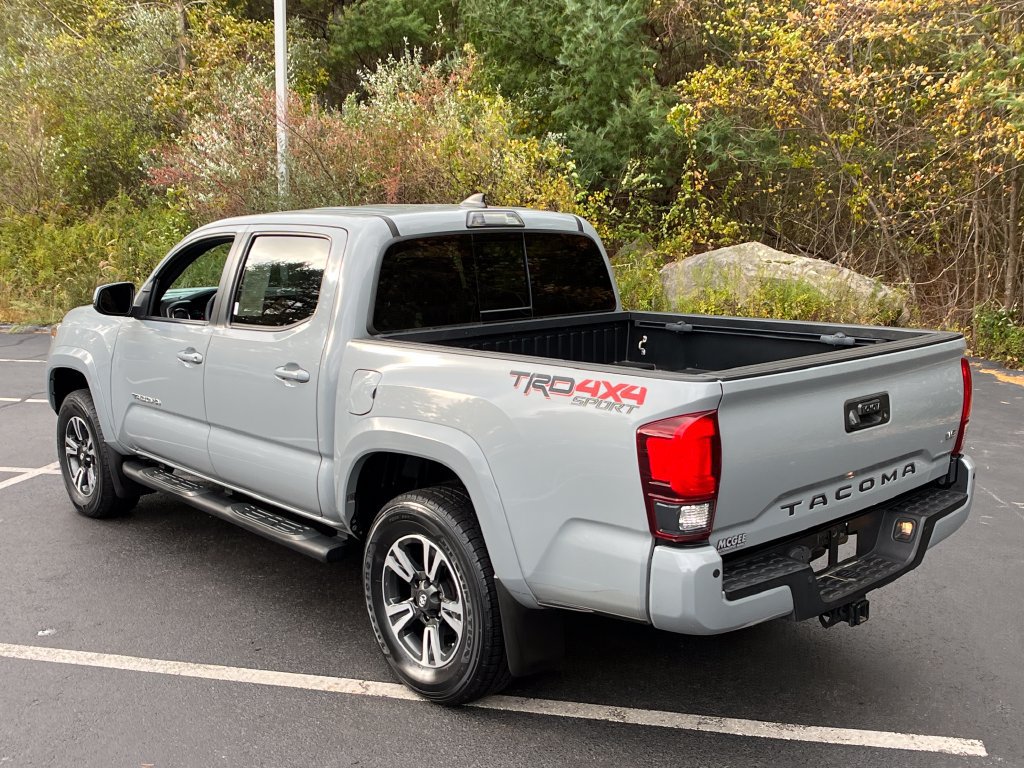 Used 2019 Toyota Tacoma TRD Sport w/ Technology Package AWD/4WD image 3