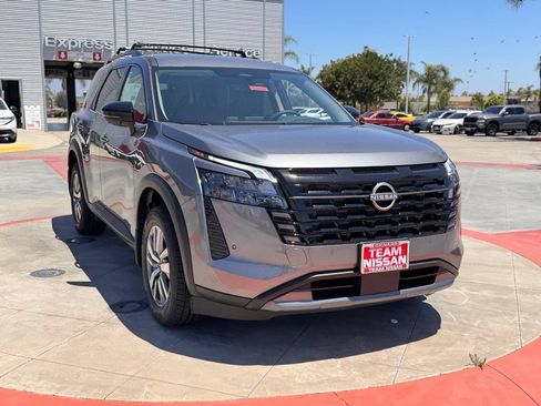 New 2026 Nissan Pathfinder SL FWD image 2