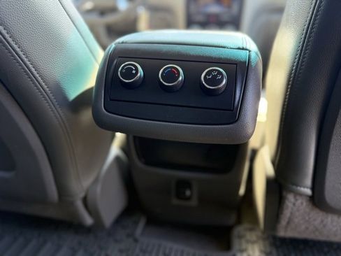 Used 2017 Chevrolet Traverse LT w/ Style and Technology Package image 21