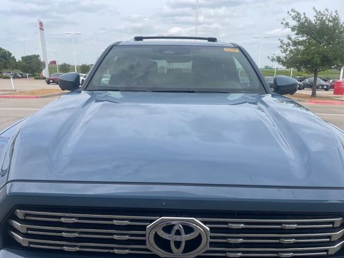 Used 2025 Toyota 4Runner Limited AWD/4WD image 3