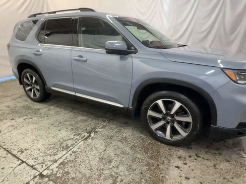 Certified 2023 Honda Pilot Touring image 3