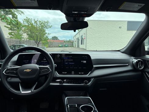 Used 2025 Chevrolet Equinox LT FWD image 34