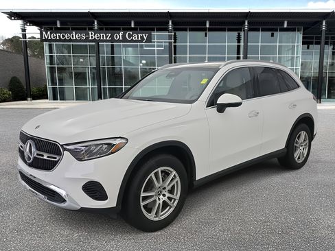 Used 2025 Mercedes-Benz GLC 300 image 1