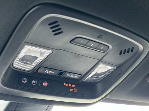 Used 2022 Chevrolet Traverse RS AWD/4WD image 32