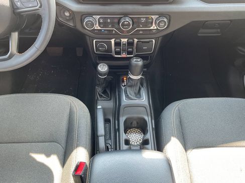 Used 2024 Jeep Wrangler Unlimited w/ Convenience Group AWD/4WD image 14