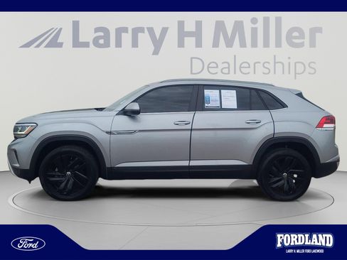 Used 2021 Volkswagen Atlas Cross Sport SE AWD/4WD image 2