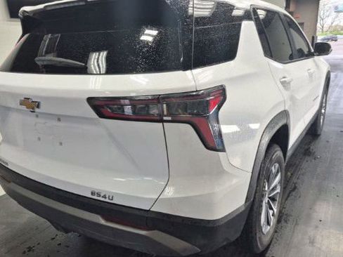 Used 2025 Chevrolet Equinox LT FWD image 3