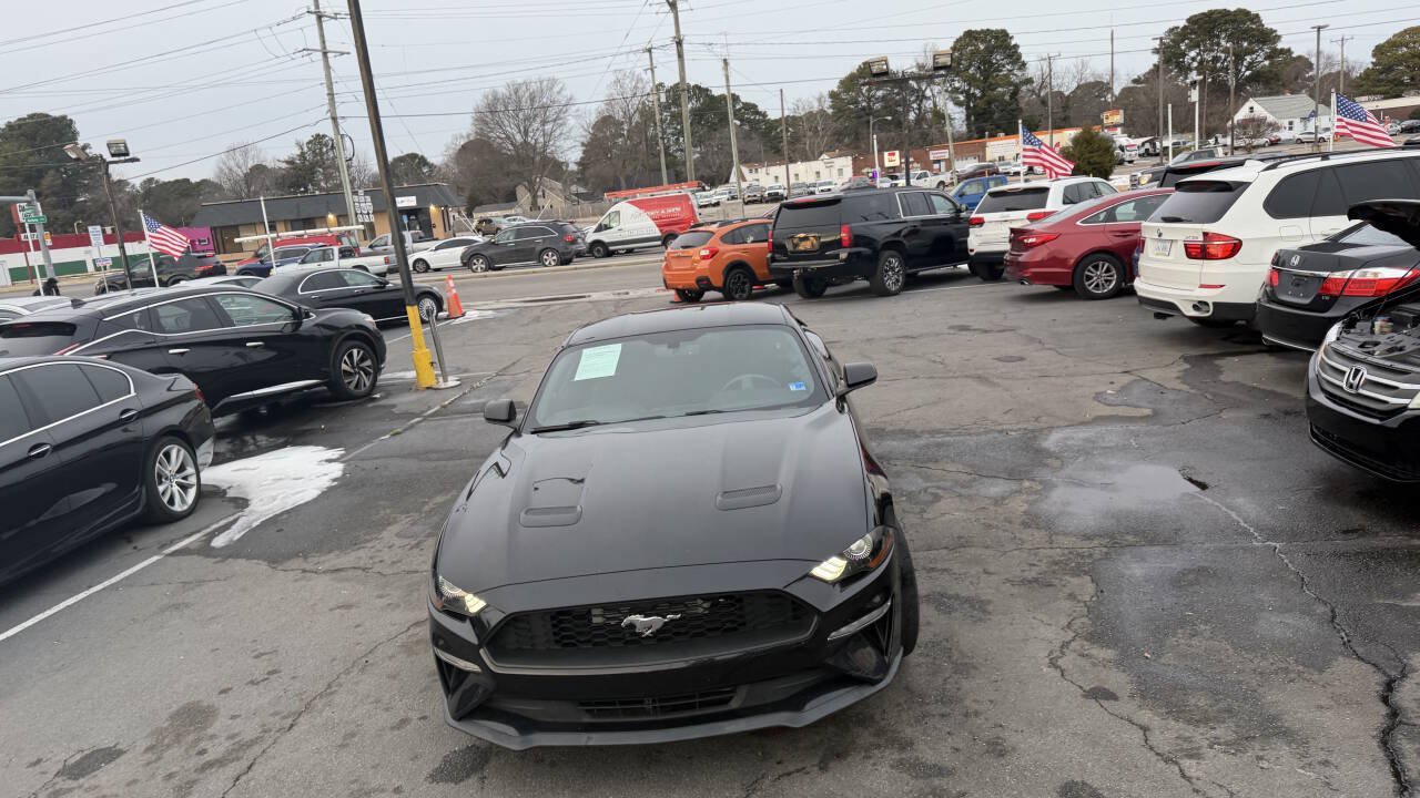 Used 2018 Ford Mustang Coupe RWD image 1