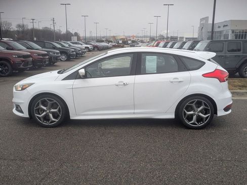 Used 2017 Ford Focus ST image 2