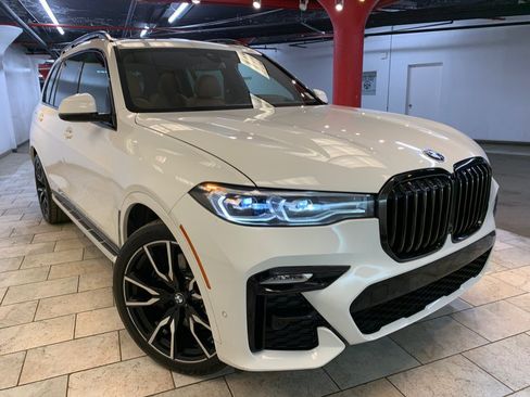 Used 2022 BMW X7 xDrive40i w/ M Sport Package AWD/4WD image 3
