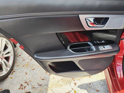 Used 2014 Jaguar XF 3.0 image 39