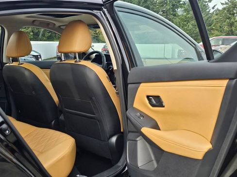 Used 2025 Nissan Sentra SV w/ SV Premium Package image 14