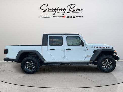 Used 2024 Jeep Gladiator Mojave w/ Technology Group AWD/4WD image 8