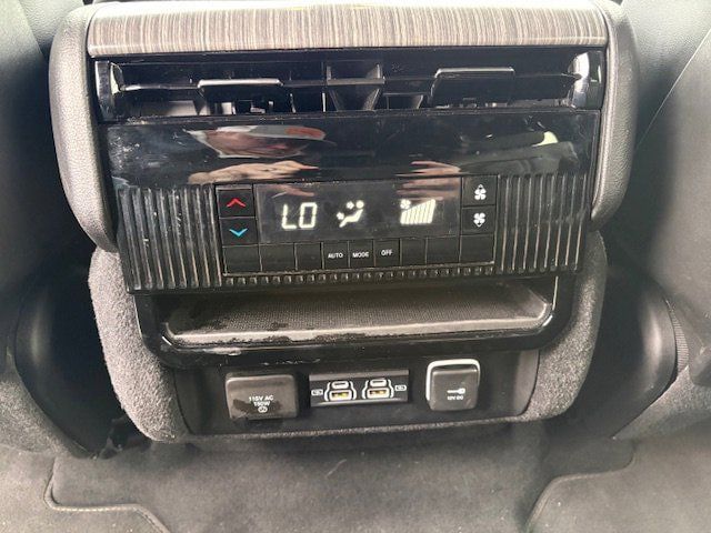 Used 2024 Jeep Wagoneer L Series II w/ Flexible Seating Group AWD/4WD image 13