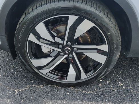 Used 2024 Volvo XC40 B5 Ultimate w/ Protection Package Premier AWD/4WD image 9