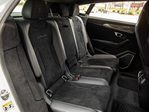 Used 2024 Lamborghini Urus Performante image 44